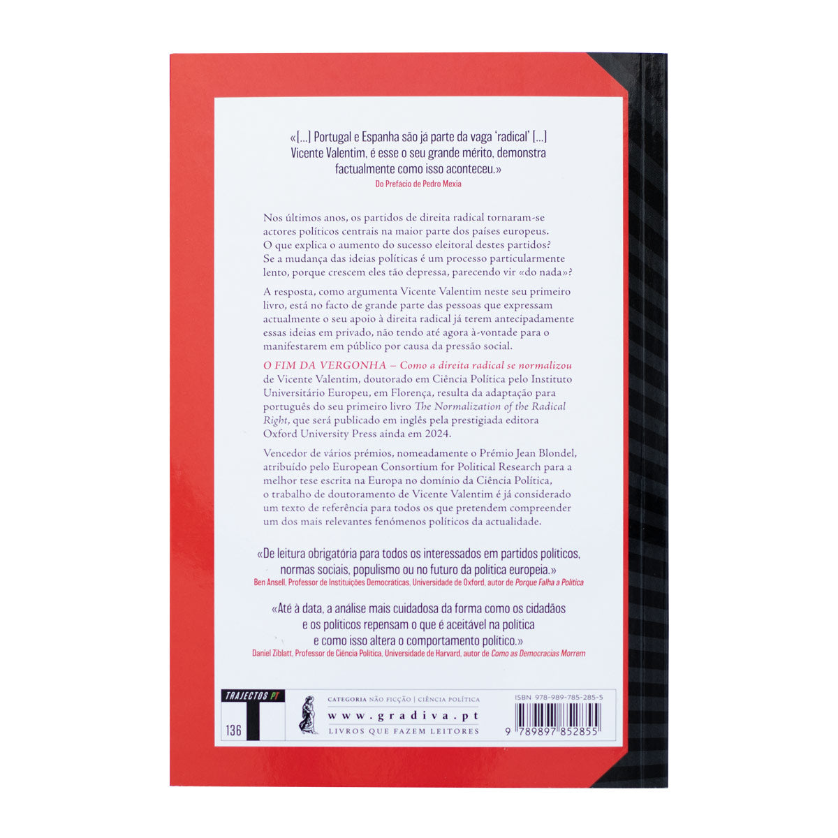 Contracapa do livro "O Fim da Vergonha" mostrando as margens vermelhas e o texto com a sinopse crítica sobre a normalização da direita radical.