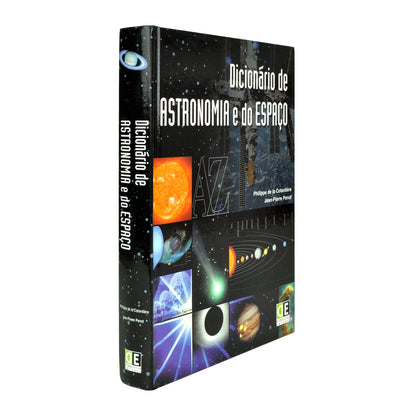 Vista em ângulo do livro Dicionário de Astronomia e do Espaço, mostrando a espessura da lombada preta e o design da capa de cariz científico.