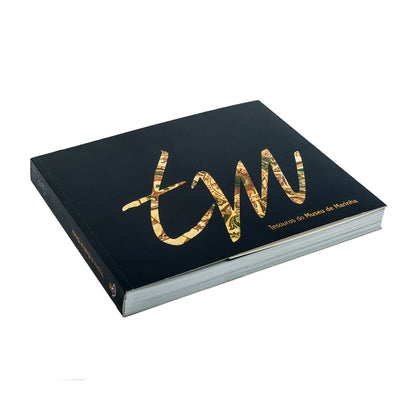 Capa do livro Catálogo do Museu de Marinha, apresentando peças de valor patrimonial e histórico. Edição oficial da Comissão Cultural de Marinha.