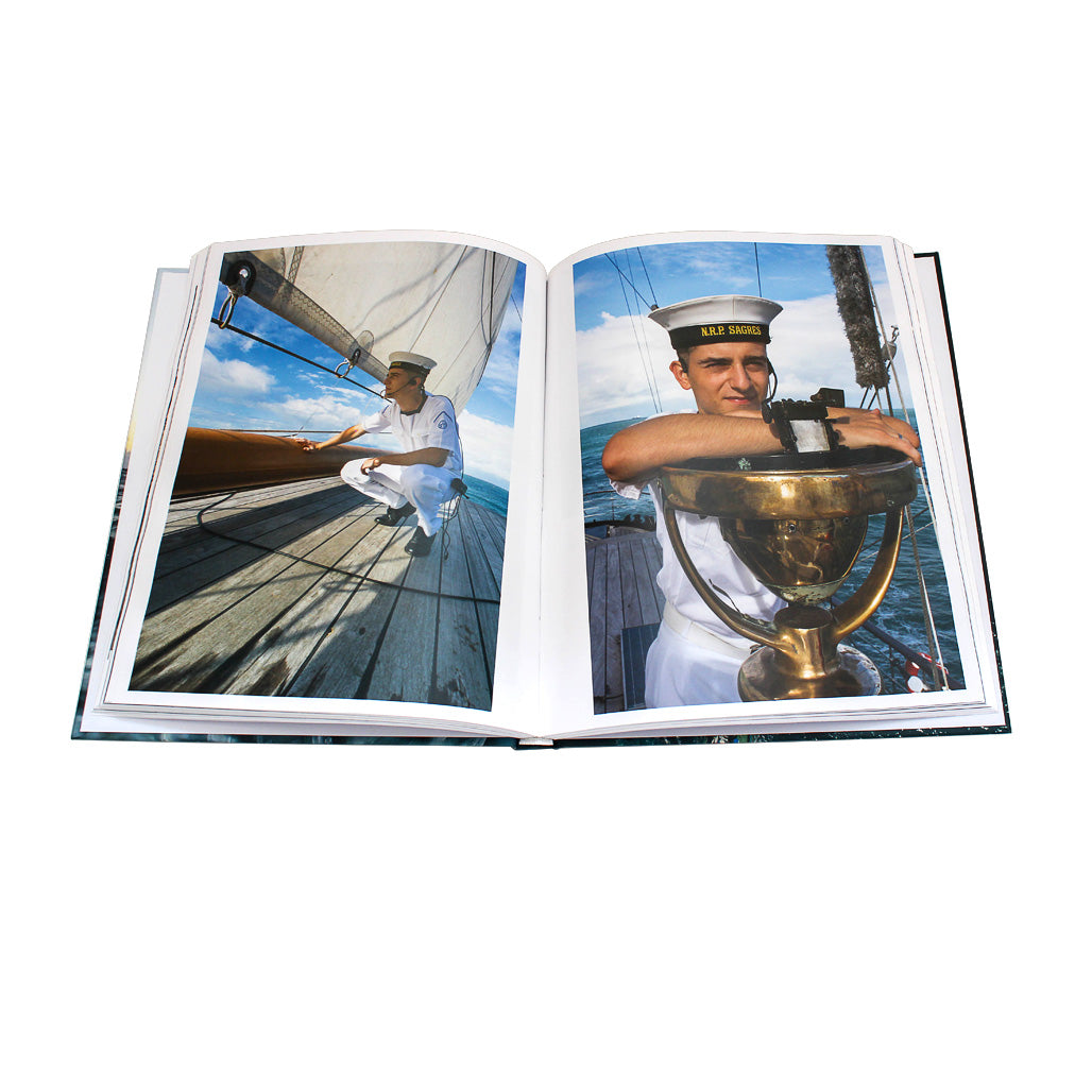 miolo do livro de fotografia sobre o navio-escola Sagres no Brasil, da autoria do fotógrafo Guta de Carvalho. Edição Koolpress
