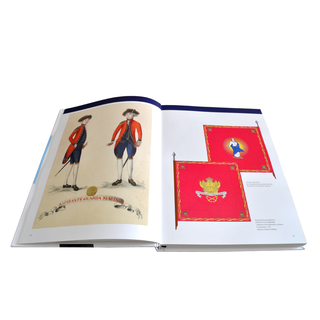 miolo do livro de referência Espadas, Sabres, Adagas e Talins da Marinha Portuguesa, de Paulo Santos. Edição da Comissão Cultural de Marinha.