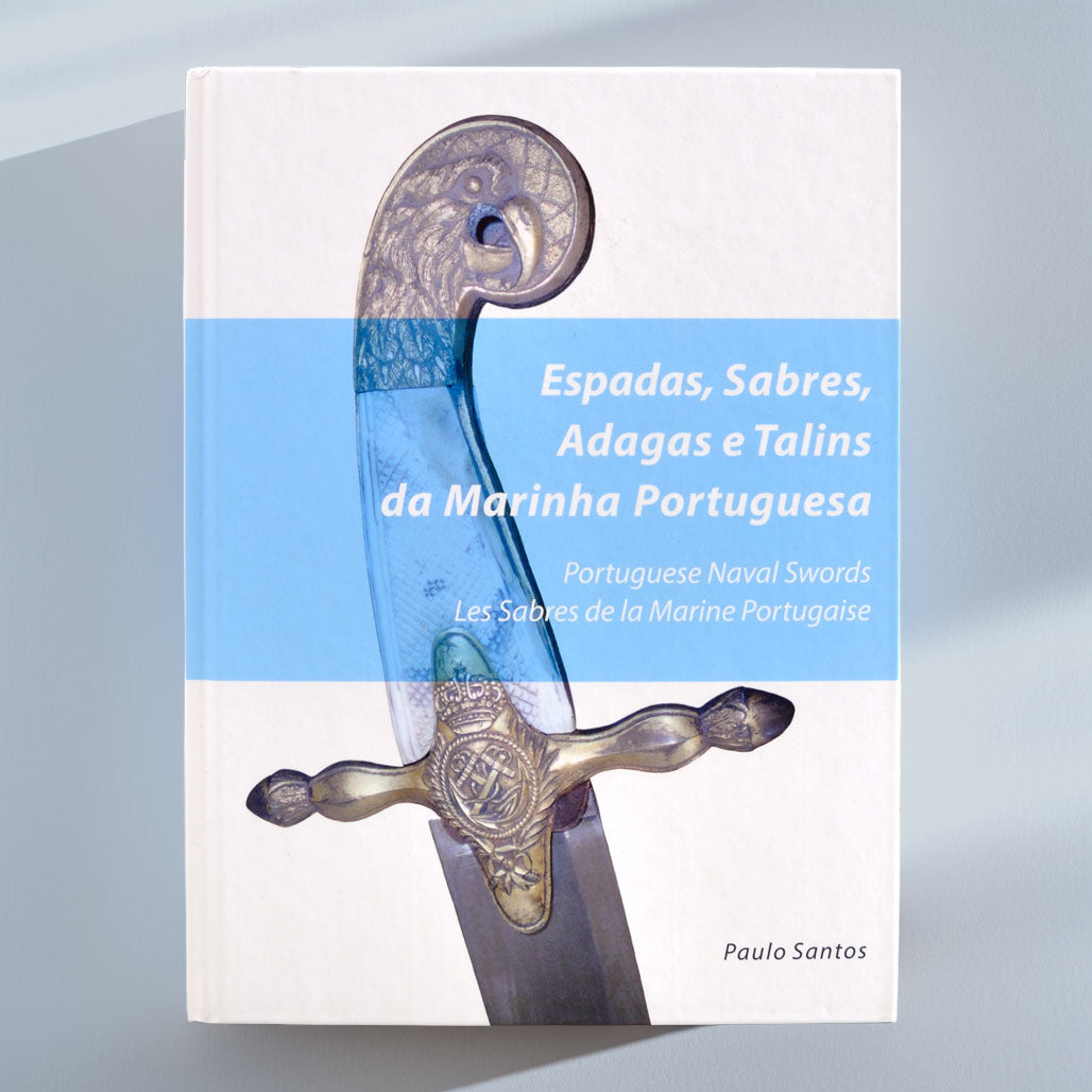 Capa do livro de referência Espadas, Sabres, Adagas e Talins da Marinha Portuguesa, de Paulo Santos. Edição da Comissão Cultural de Marinha.