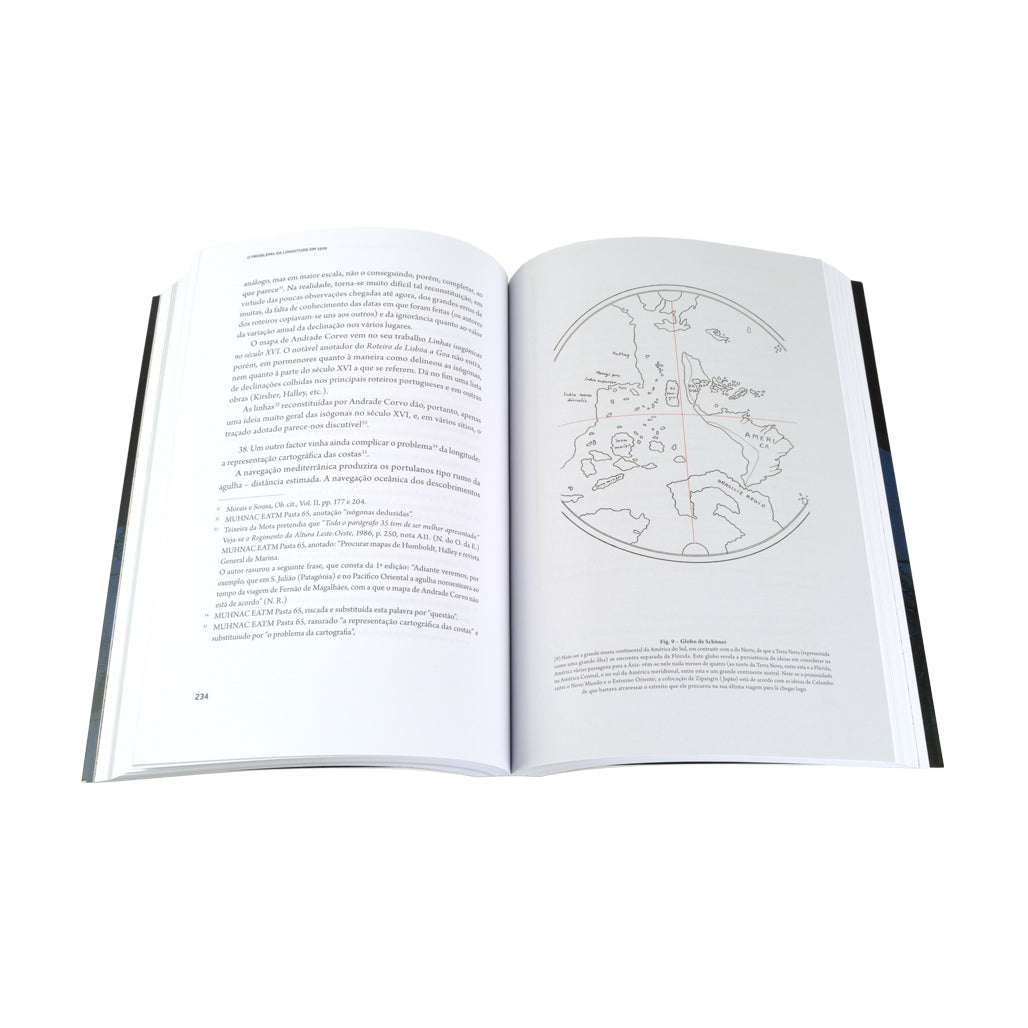 miolo do livro A Primeira Viagem de Circum-Navegação, de Avelino Teixeira da Mota, com prefácio de Gago Coutinho. Edição da Comissão Cultural de Marinha.