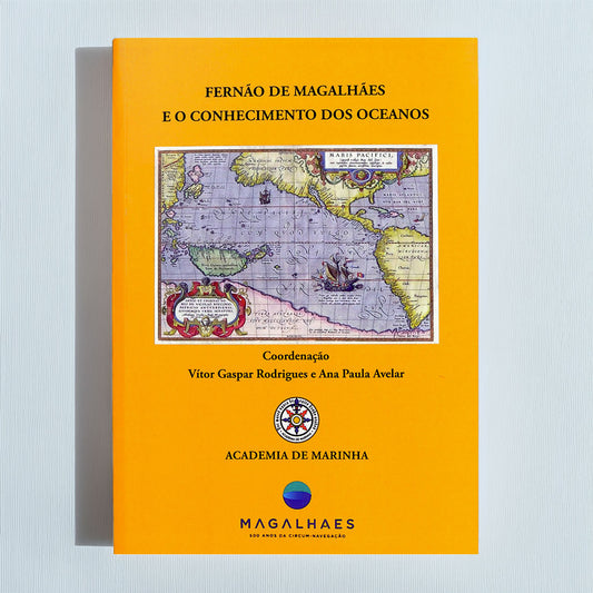 Capa do livro Fernão de Magalhães e o Conhecimento dos Oceanos, coordenado por Vítor Gaspar Rodrigues e Ana Paula Avelar. Edição da Academia de Marinha.