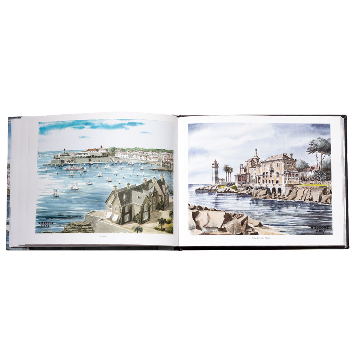 Interior do livro aberto mostrando as ilustrações em aguarela de paisagens marítimas e barcos à vela de Vasco D’Orey Bobone.