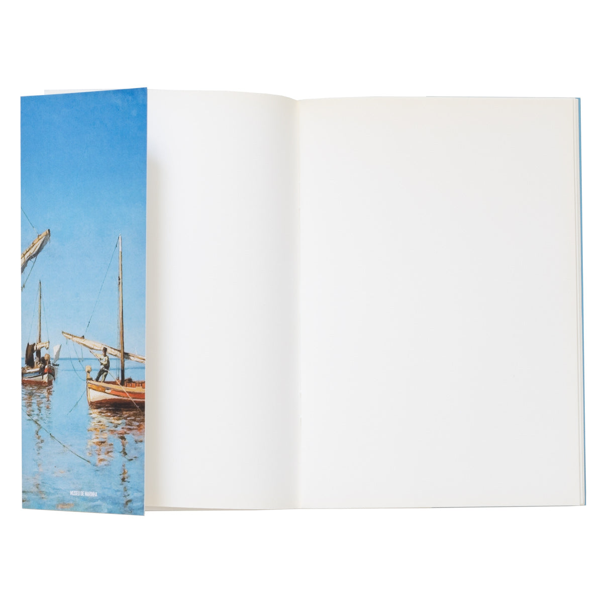 Detalhe da capa do caderno de notas exclusivo João Vaz com reprodução de pintura a óleo de barcos de pesca na costa portuguesa, edição oficial do Museu de Marinha.