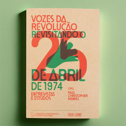 Capa do livro O 25 de Abril Visto de Fora - A Revolução Portuguesa Vista Pelos Principais Militares do MFA, de Paul Manuel.