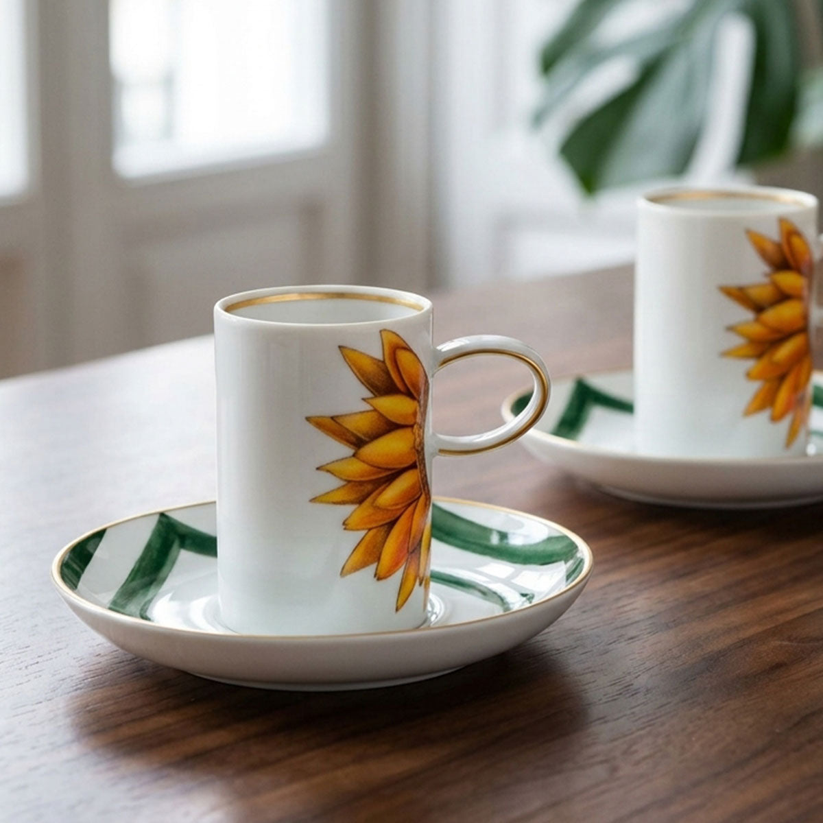 Conjunto de chávenas de café em porcelana Vista Alegre Amazónia com pires verde e folhagem alaranjada