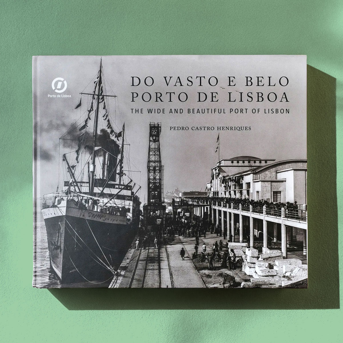 Capa do livro de fotografia sobre o restauro da coleção histórica do Porto de Lisboa, de Pedro Castro Henriques. Editora By the Book.
