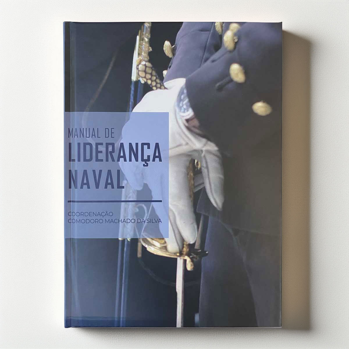 Capa do livro Manual de Liderança Naval, editado pelas Edições da Marinha em 2024, com coautoria do Almirante Gouveia e Melo. Livro sobre chefia e gestão de equipas.