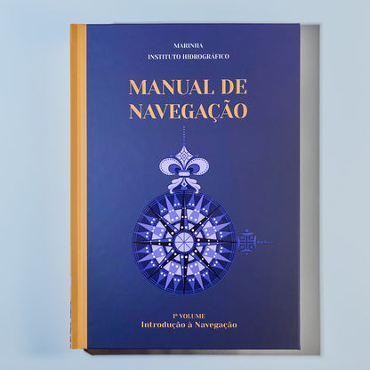 Capa azul do livro Manual de Navegação Volume I do Instituto Hidrográfico.