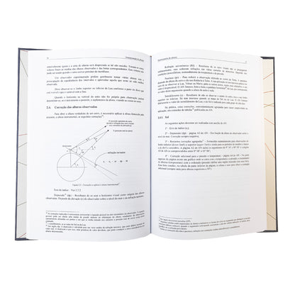 Páginas abertas do livro Manual de Navegação Volume III mostrando esquemas de navegação astronómica.