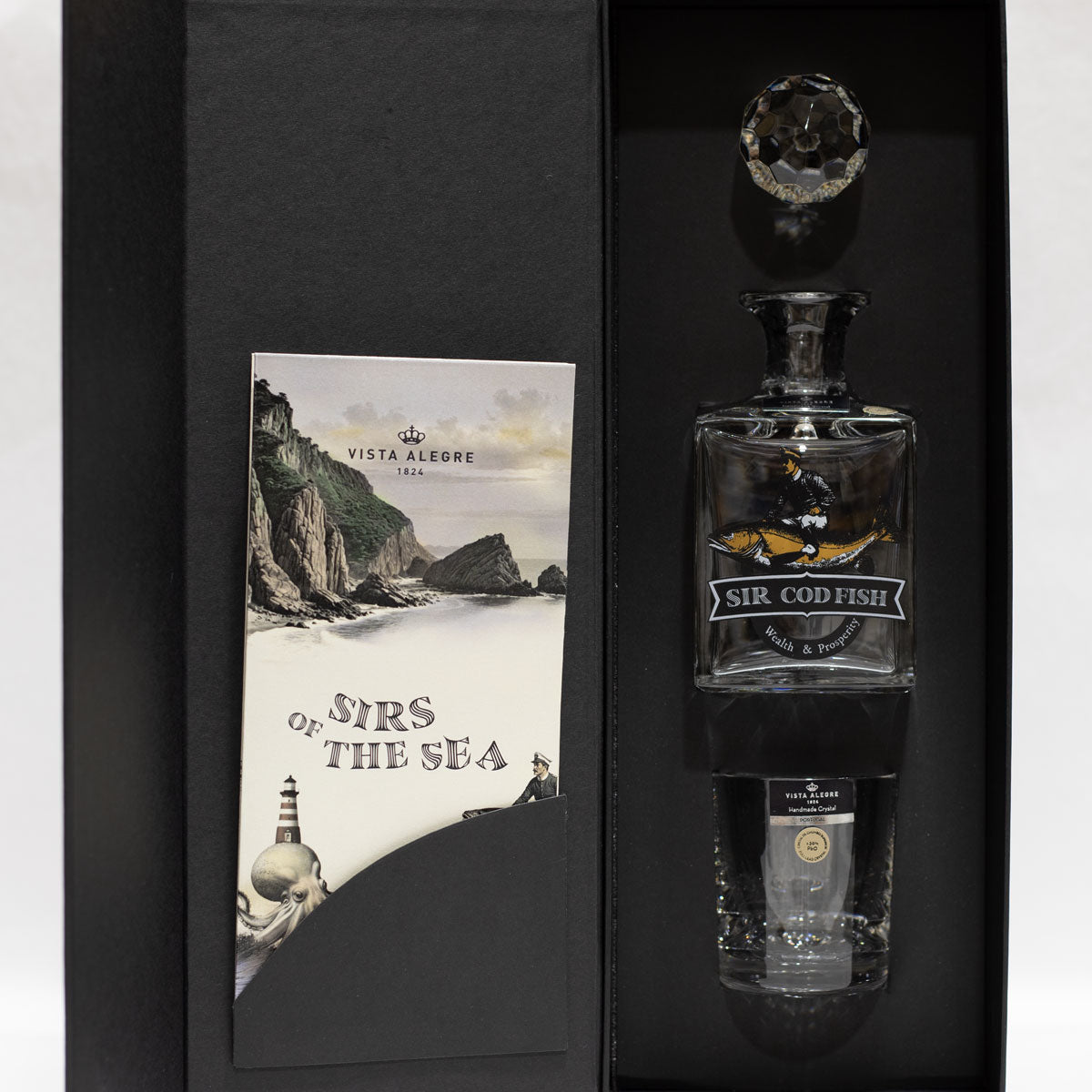 Caixa de presente aberta do conjunto mini bar Sirs of the Sea da Vista Alegre.