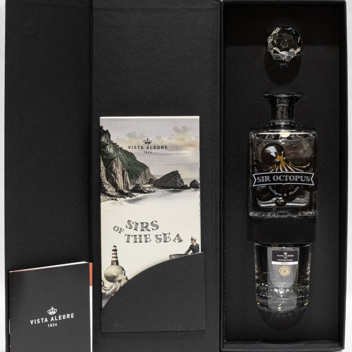 Caixa de presente aberta do conjunto mini bar Sirs of the Sea da Vista Alegre.