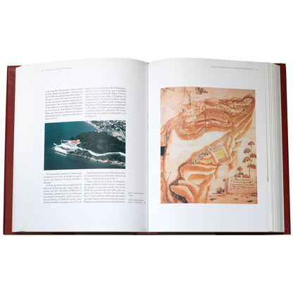 miolo do livro de luxo Arte de Matriz Europeia no Brasil Colonial (Volume de Urbanismo e Fortificações), de Pedro Dias. Edição Almedina.
