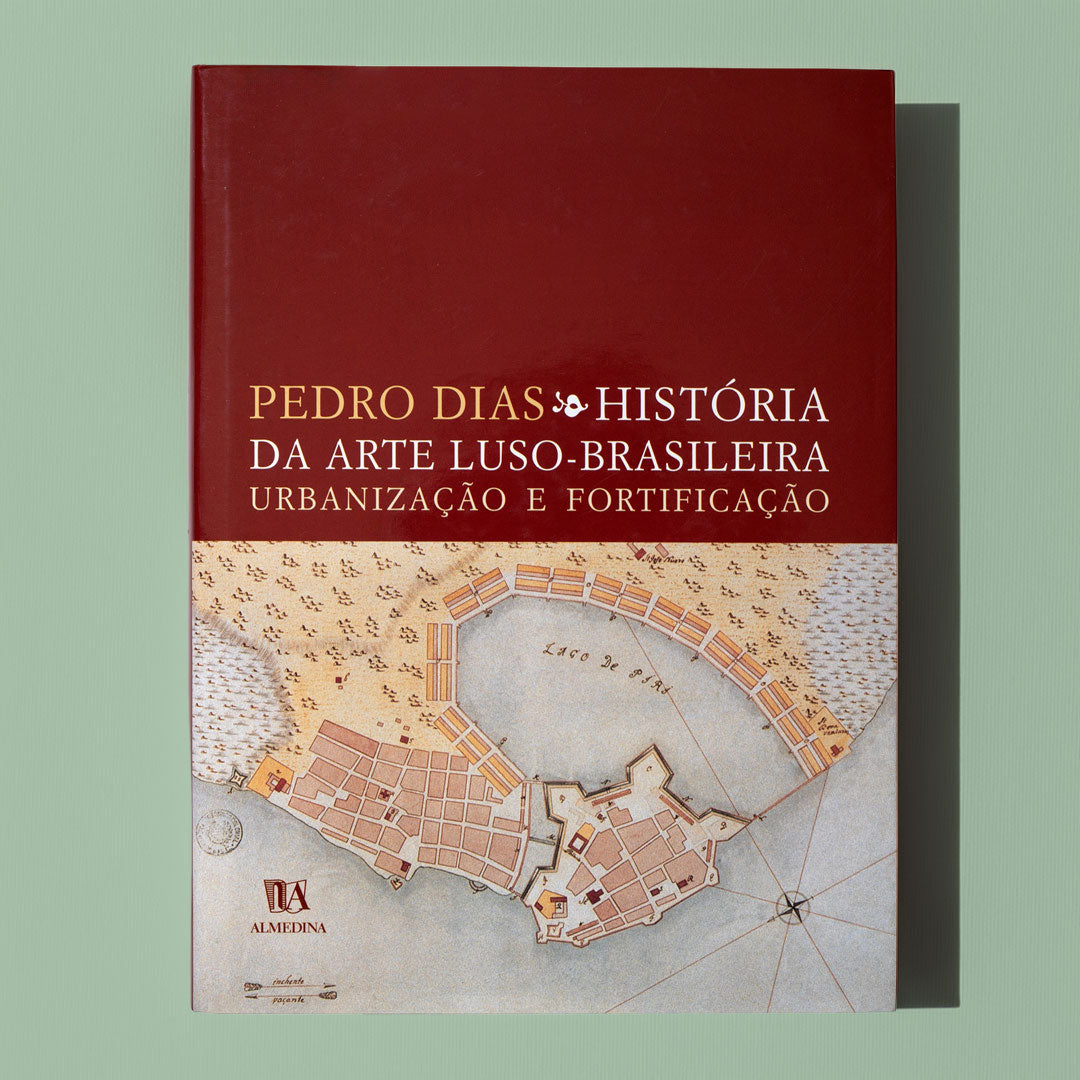 Capa dura do livro de luxo Arte de Matriz Europeia no Brasil Colonial (Volume de Urbanismo e Fortificações), de Pedro Dias. Edição Almedina.