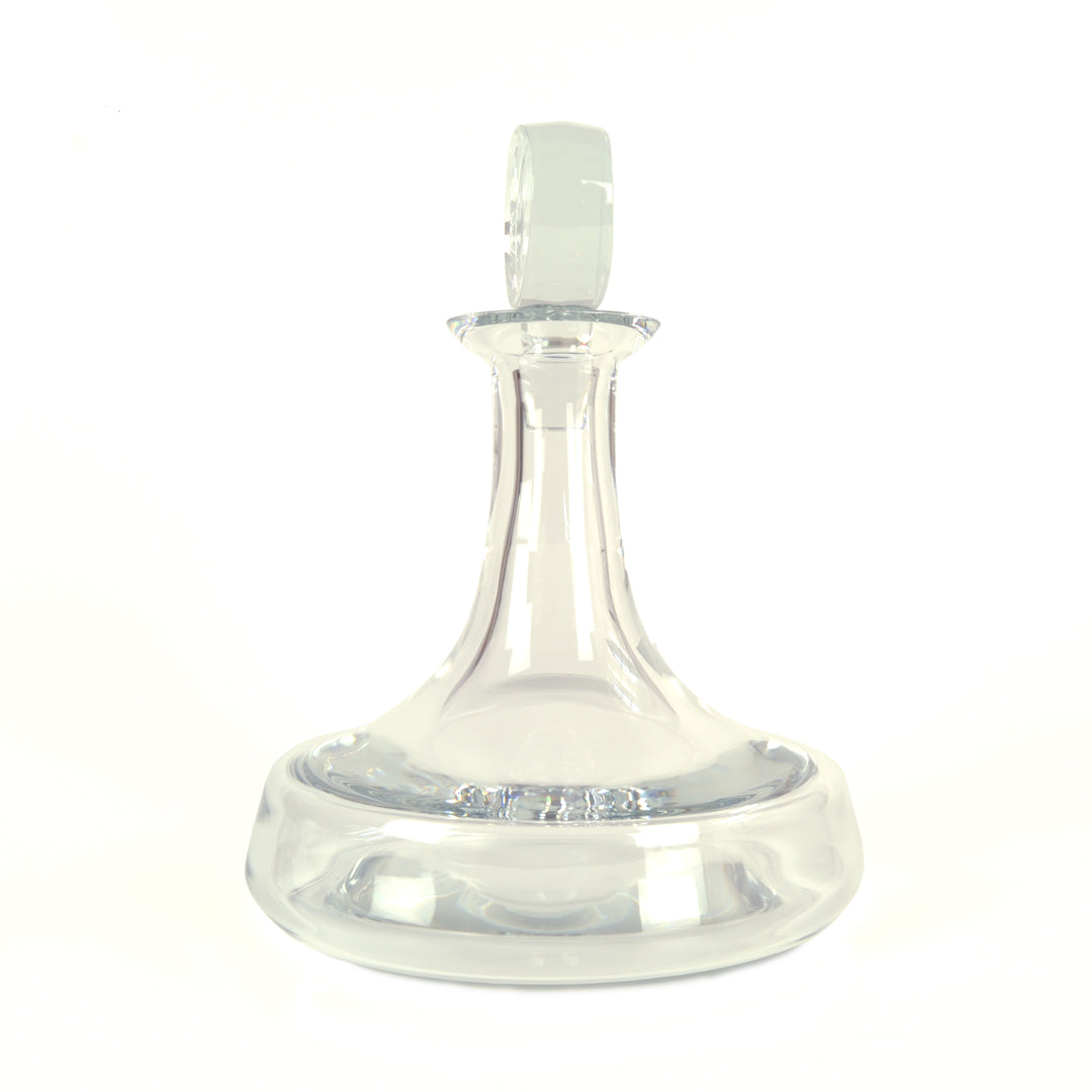 Garrafa Clipper da Vista Alegre em vidro transparente, reinterpretando a histórica garrafa de Vinho do Porto do século XVIII com base larga, pescoço curto e design naval.
