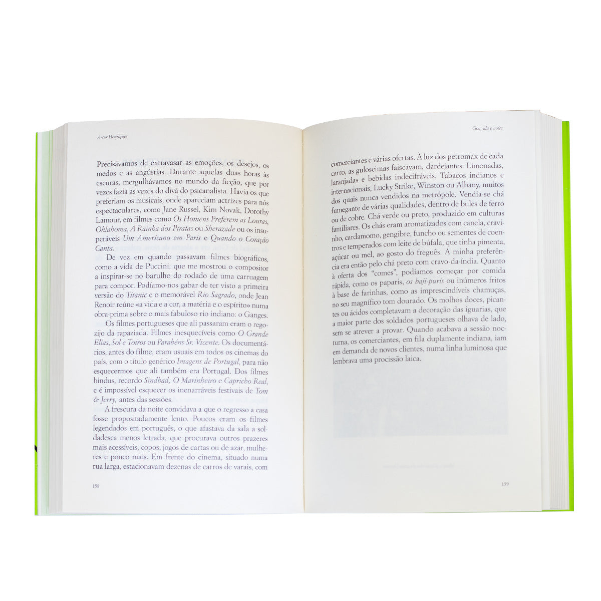 Interior do livro aberto evidenciando a paginação do texto corrido e a qualidade do papel e impressão da edição.