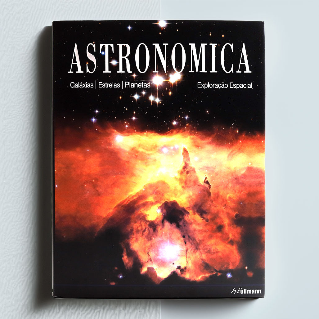 Capa do livro astronómica da editora fullman disponivel na loja do museu de marinha