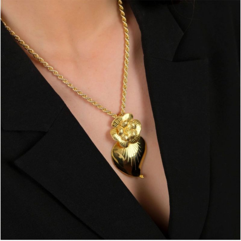AMÁLIA RODRIGUES HEART NECKLACE IN GOLDEN SILVER